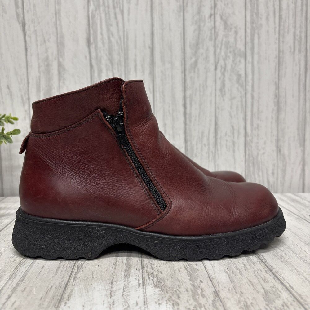 Women’s Size 8 Naot Burgundy Leather Booties EUC